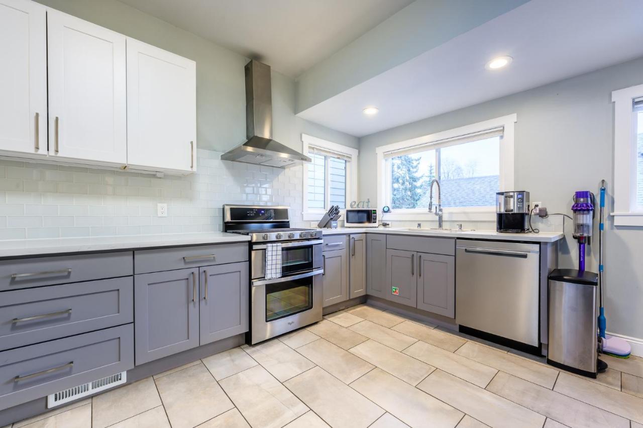 Upgraded With 5 Bedroom 4 Bath 4 Free Gated Parking Space, Family,ev,rv Friendly *