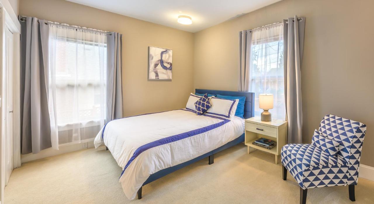 Holiday home Upgraded With 5 Bedroom 4 Bath 4 Free Gated Parking Space, Family,ev,rv Friendly