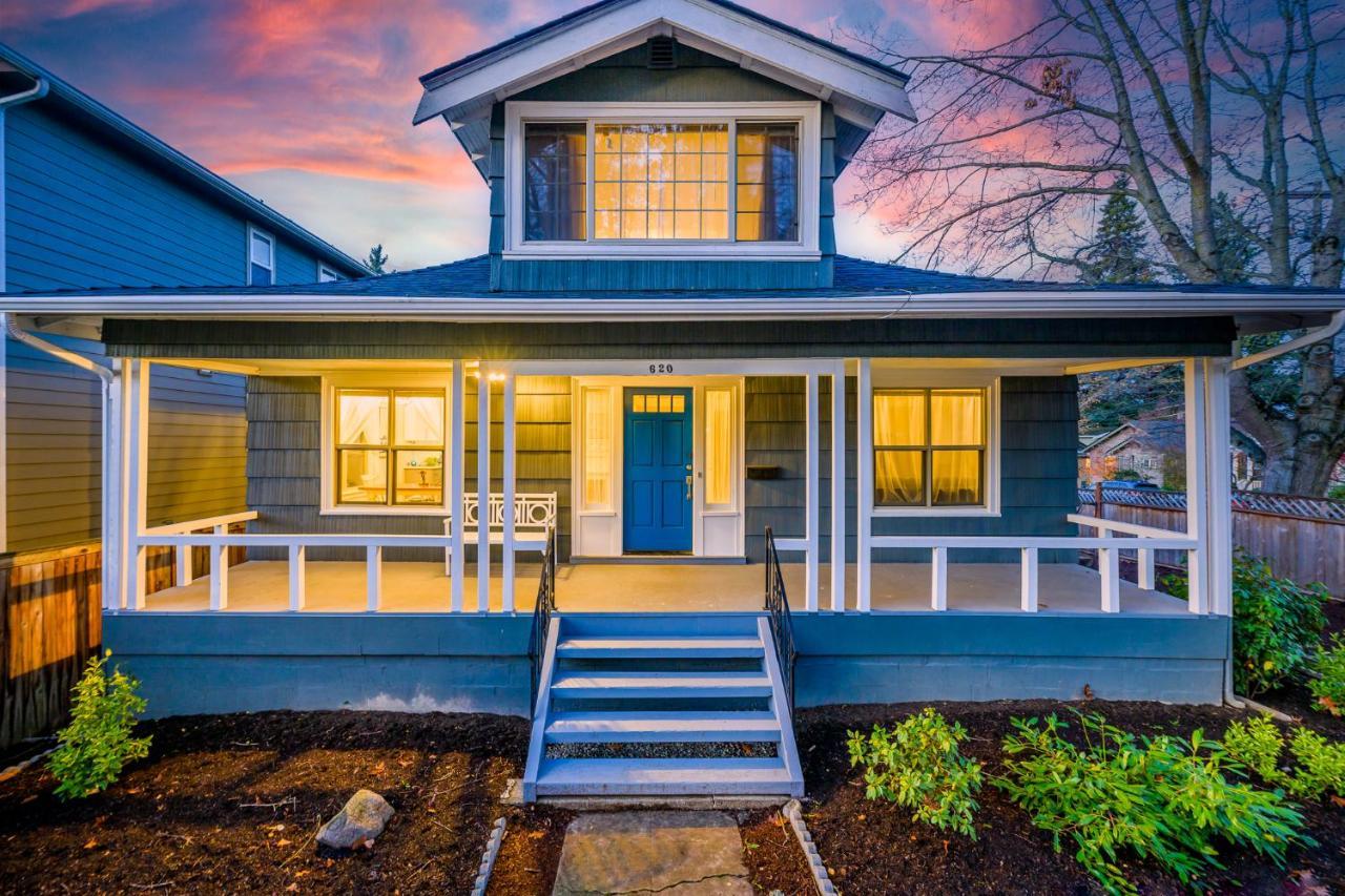 Upgraded With 5 Bedroom 4 Bath 4 Free Gated Parking Space, Family,ev,rv Friendly *