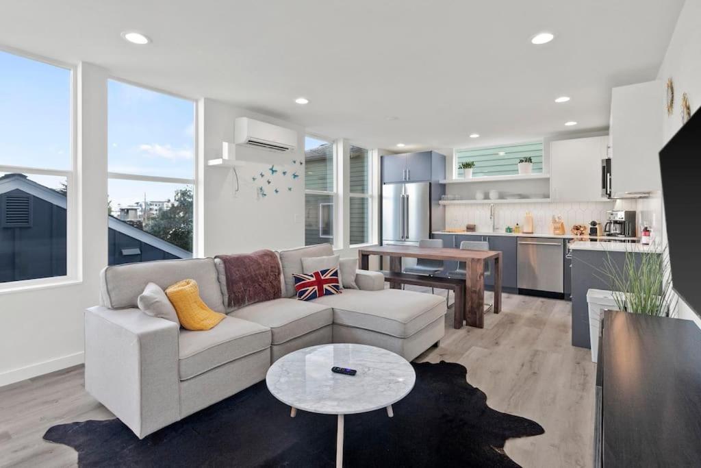 Eco Built Crown Hill Townhouse - 85 Walkscore Holiday home *