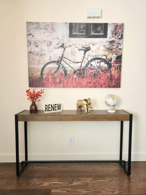 Cozy Contemporary 2br With Sofa Bed In The Office Apartment