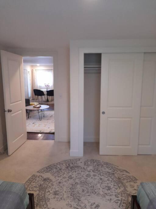 Apartment Cozy Contemporary 2br With Sofa Bed In The Office *