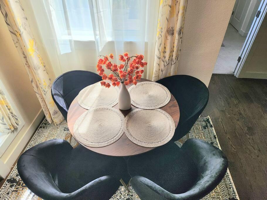 Cozy Contemporary 2br With Sofa Bed In The Office Apartment *