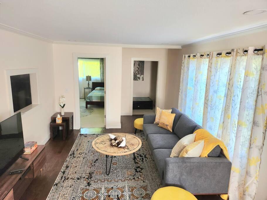 Cozy Contemporary 2br With Sofa Bed In The Office * Seattle