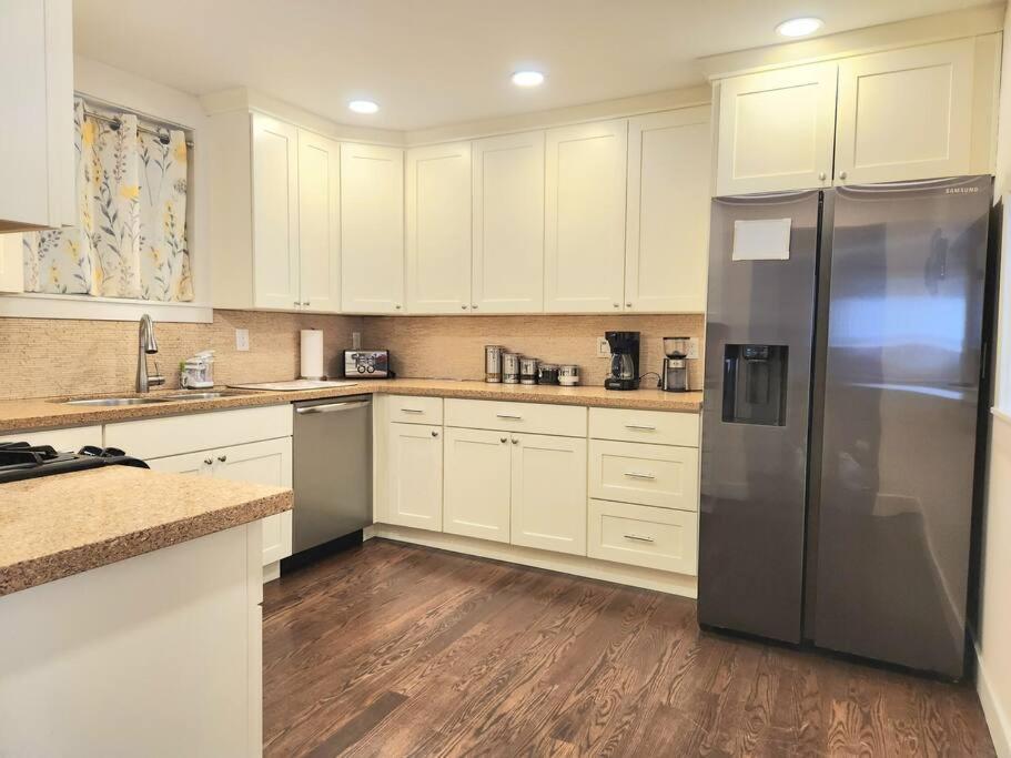 Apartment Cozy Contemporary 2br With Sofa Bed In The Office *