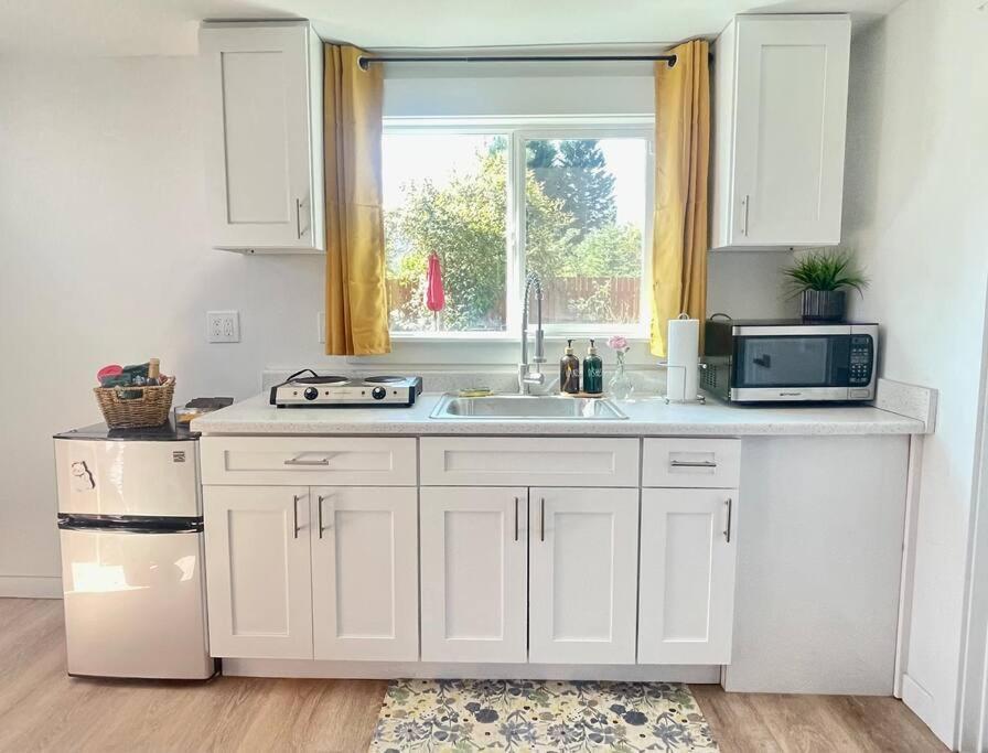 New Private Tiny Near Greenlake/lightrail/i-5 Seattle