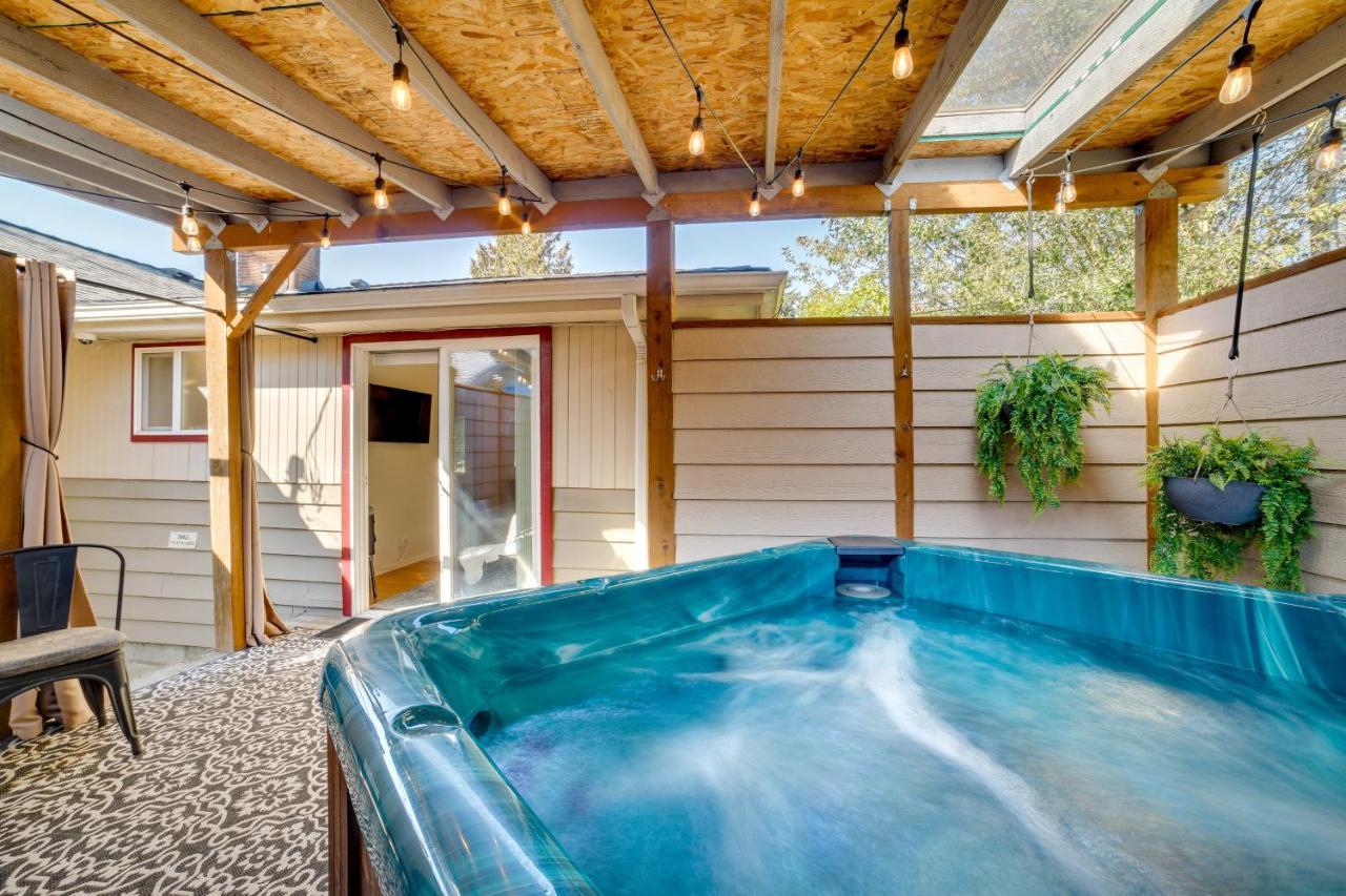 Vacation With Hot Tub 5 Mi To Downtown * Seattle