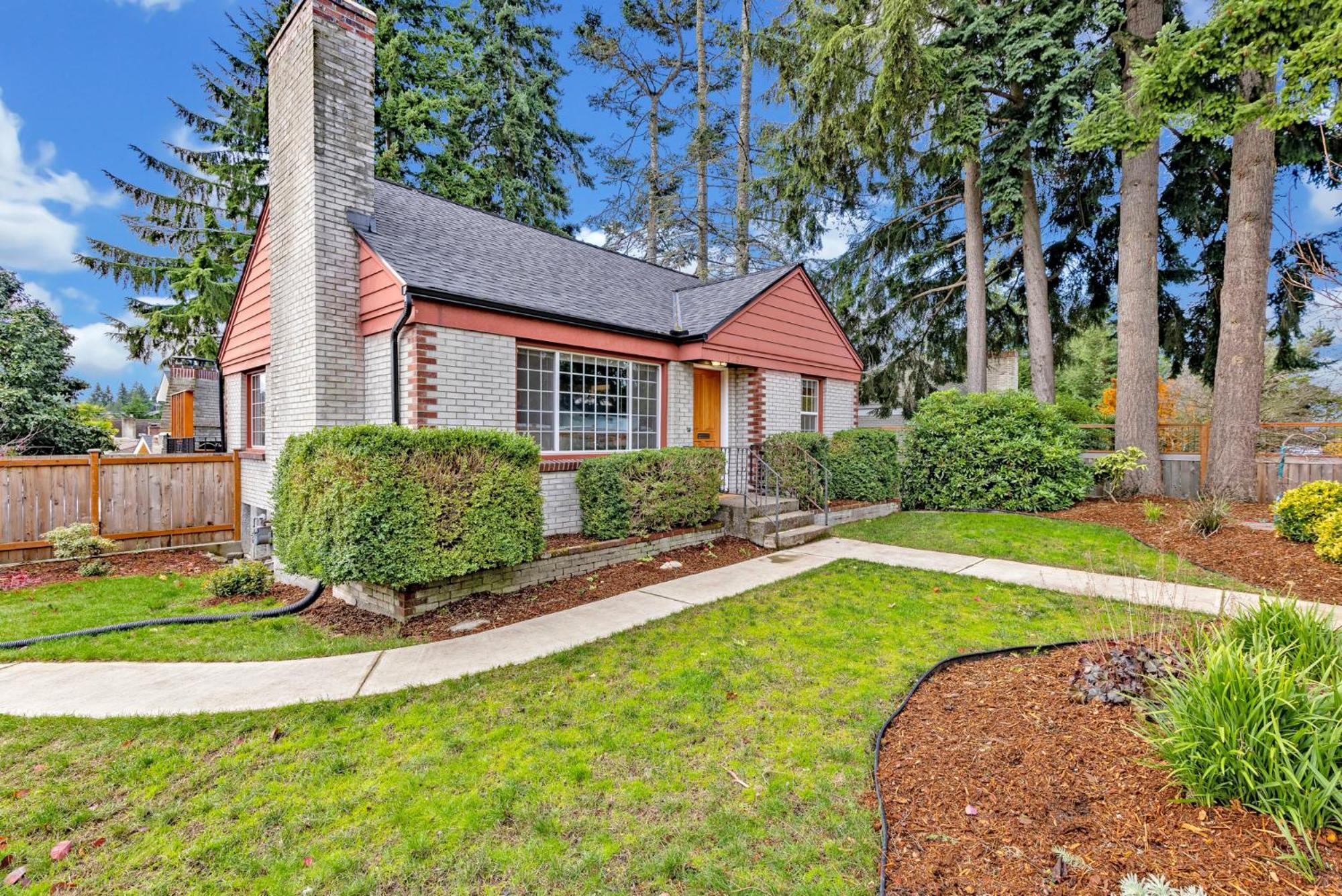 Holiday home Remodeled Fenced Yard Outdoor Fireplace