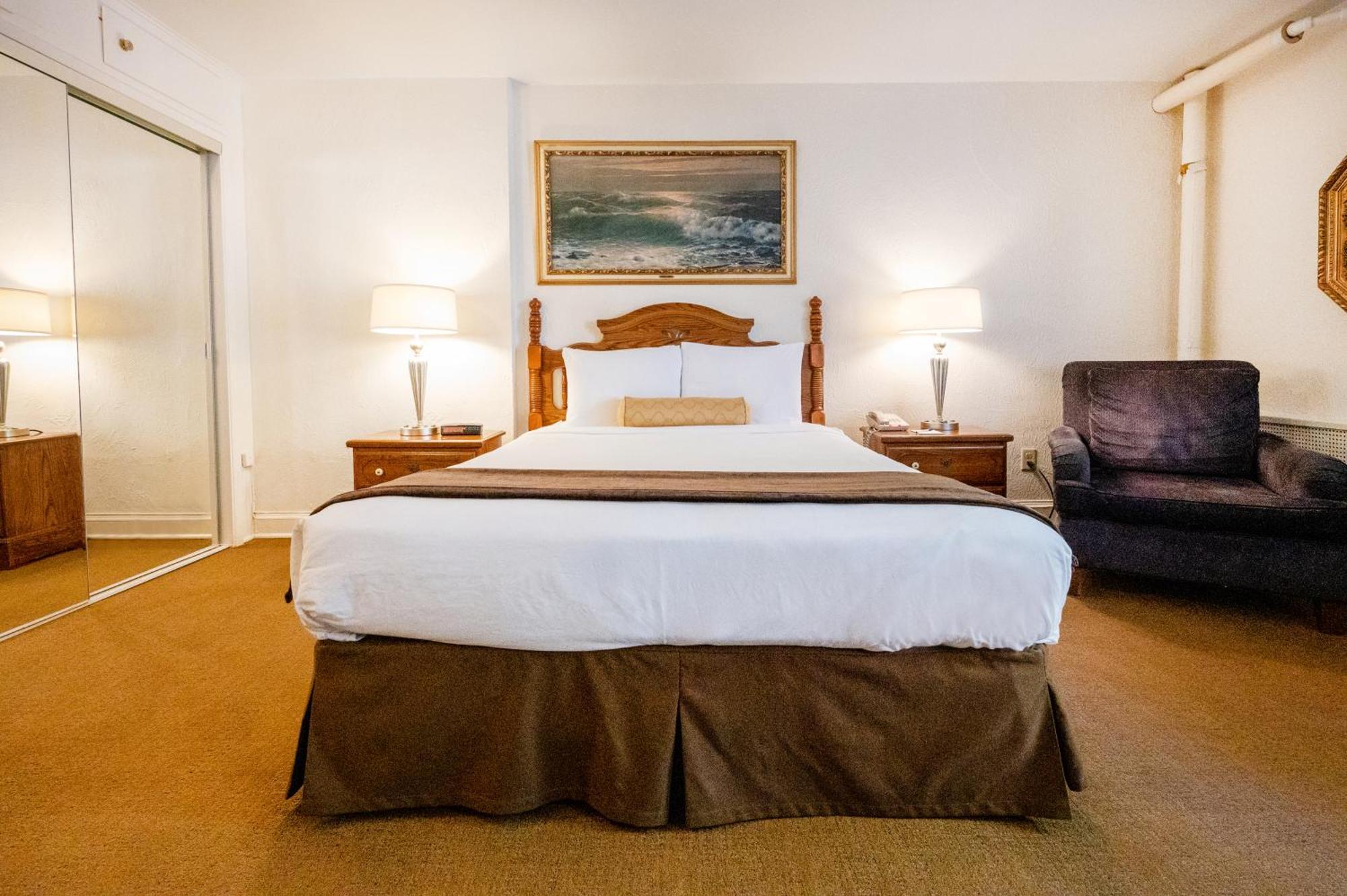The Baroness Hotel 2*