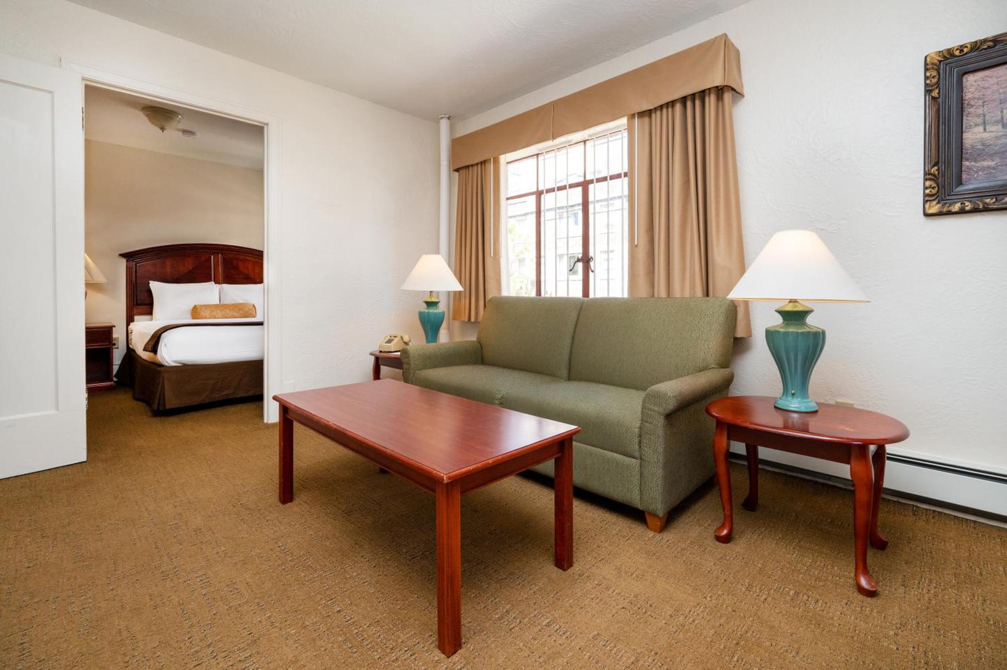 Hotel The Baroness Seattle