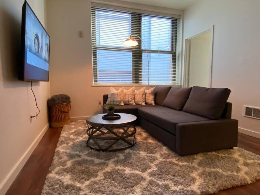 Apartment Spacious Waterfront Flat In Downtown Seattle