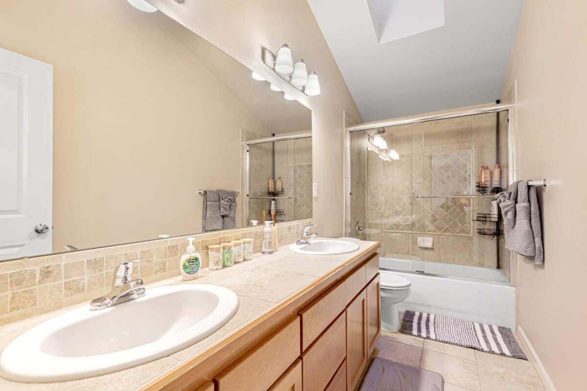 Prime Northgate Retreat Near Mall I-5 Light Rail Holiday home Seattle