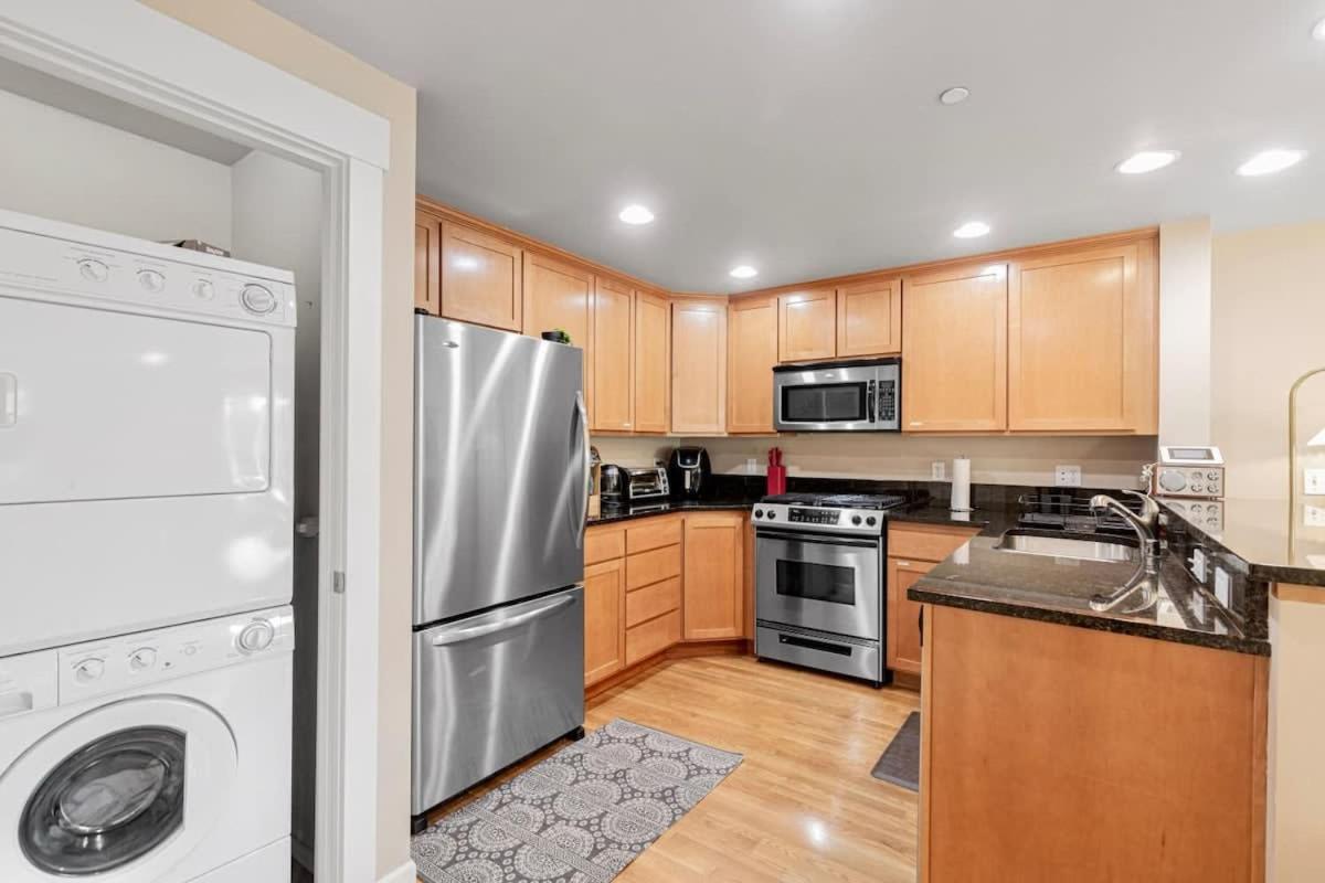 Prime Northgate Retreat Near Mall I-5 Light Rail Holiday home Seattle