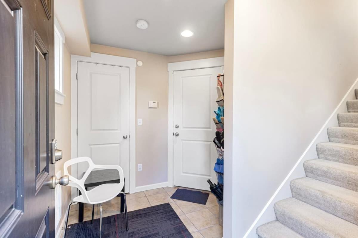 Holiday home Prime Northgate Retreat Near Mall I-5 Light Rail