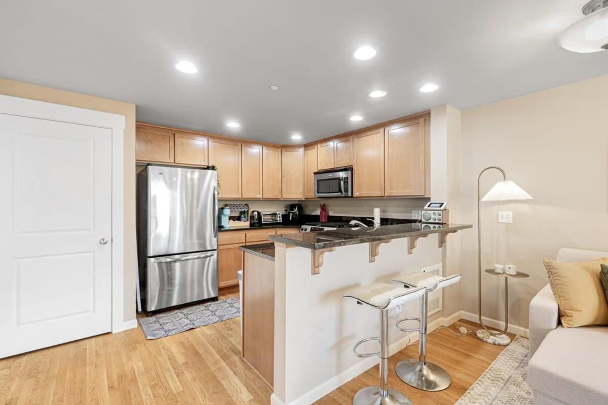 Prime Northgate Retreat Near Mall I-5 Light Rail Holiday home Seattle