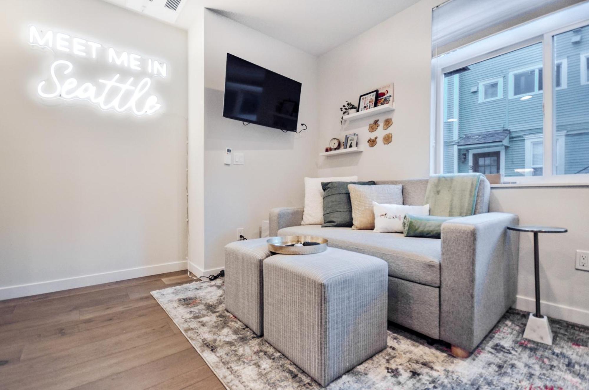 Holiday home Travelers Dream, Walk To Space Needle, Parking, Backyard Seattle