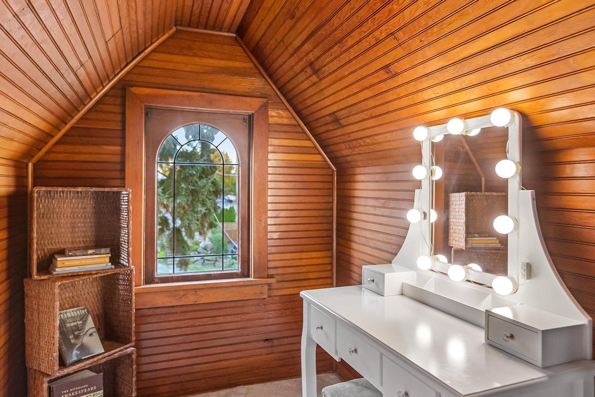 Treehouse Deck House At