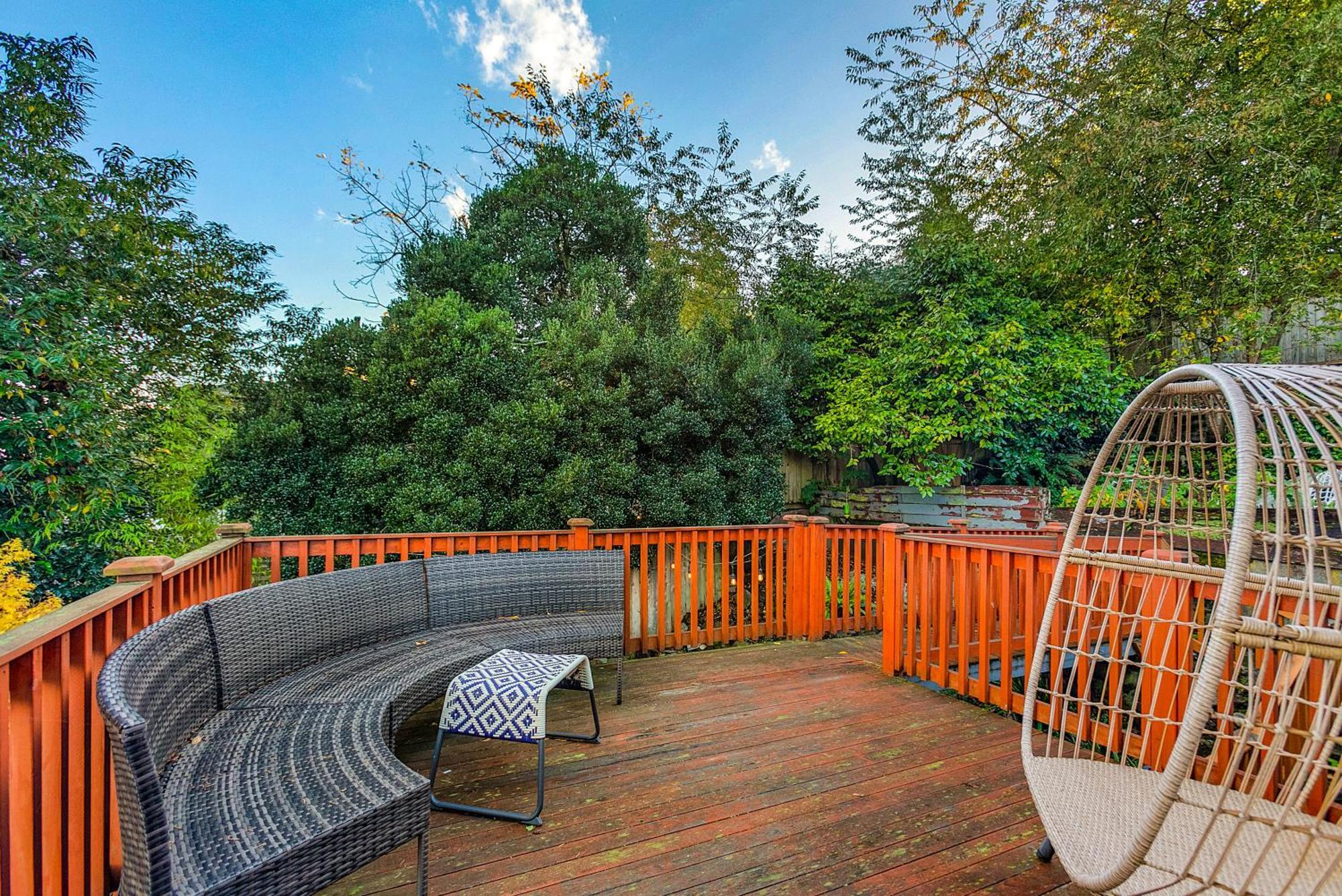 Treehouse Deck House At Apartment Seattle
