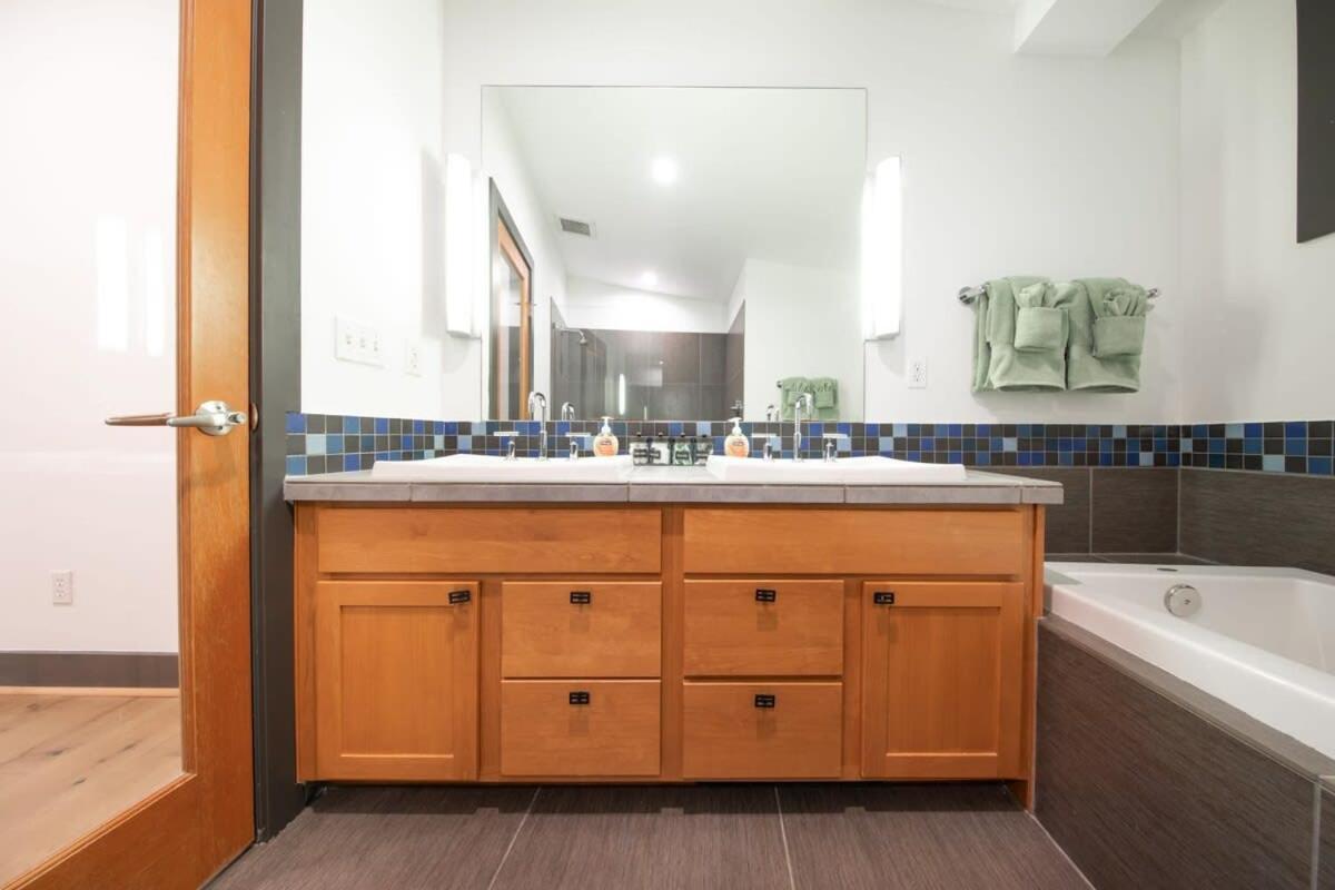 Queen Anne Modern Family Free Parking - Slu - Gym Holiday home