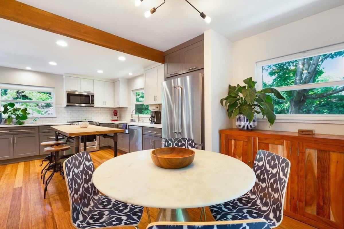 3bd Remodeled Near Holiday home *