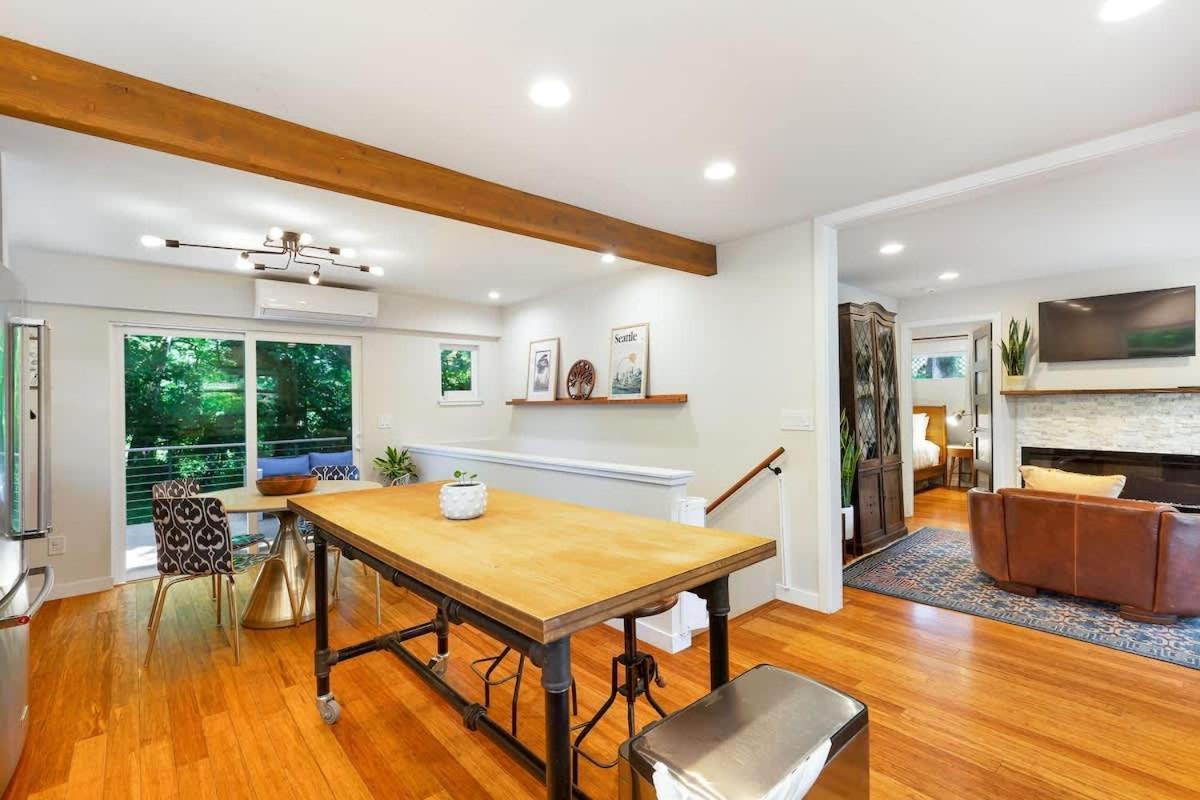 3bd Remodeled Near Holiday home Seattle