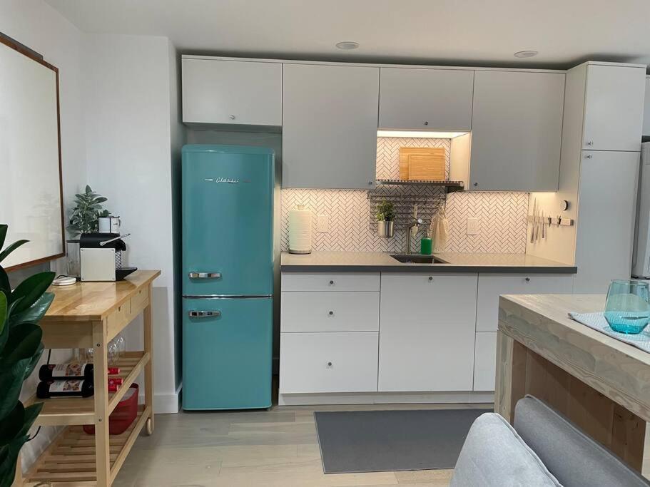 Apartment Stylish 265-sqft In North Capitol Hill