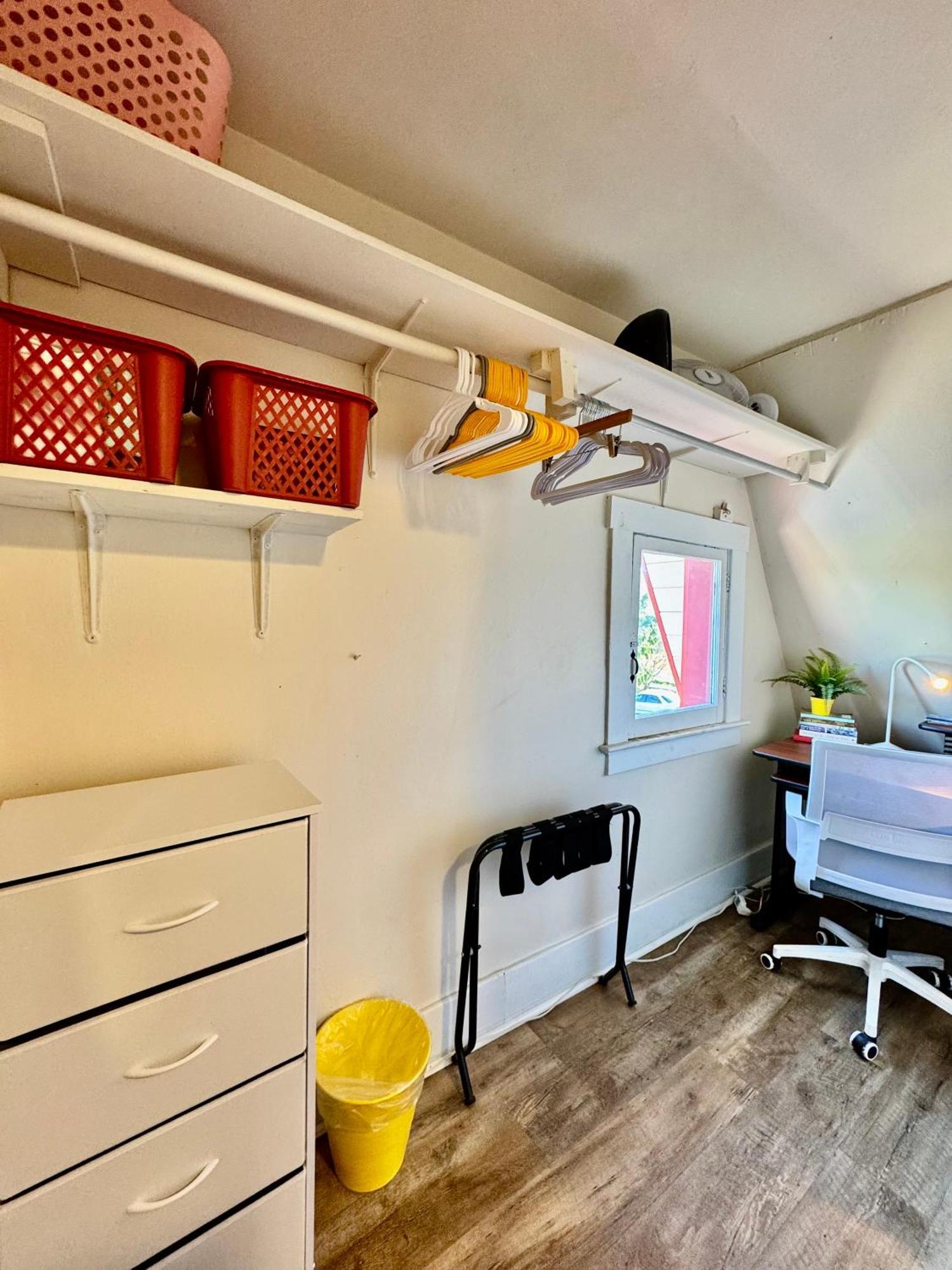 Homestay Tiny Private At The Upper Level Of A Big House With Shared Bathroom