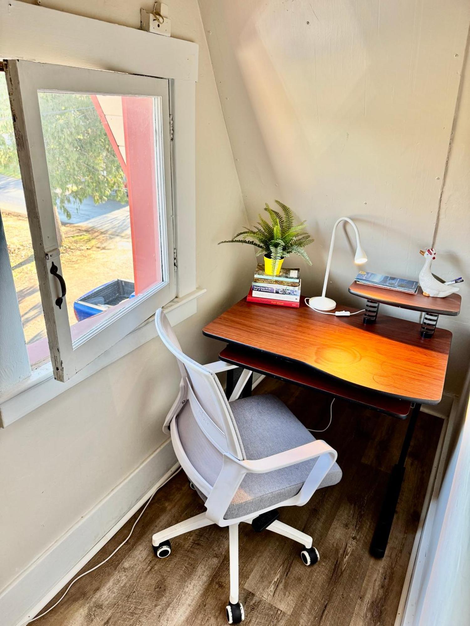 Homestay Tiny Private At The Upper Level Of A Big House With Shared Bathroom Seattle