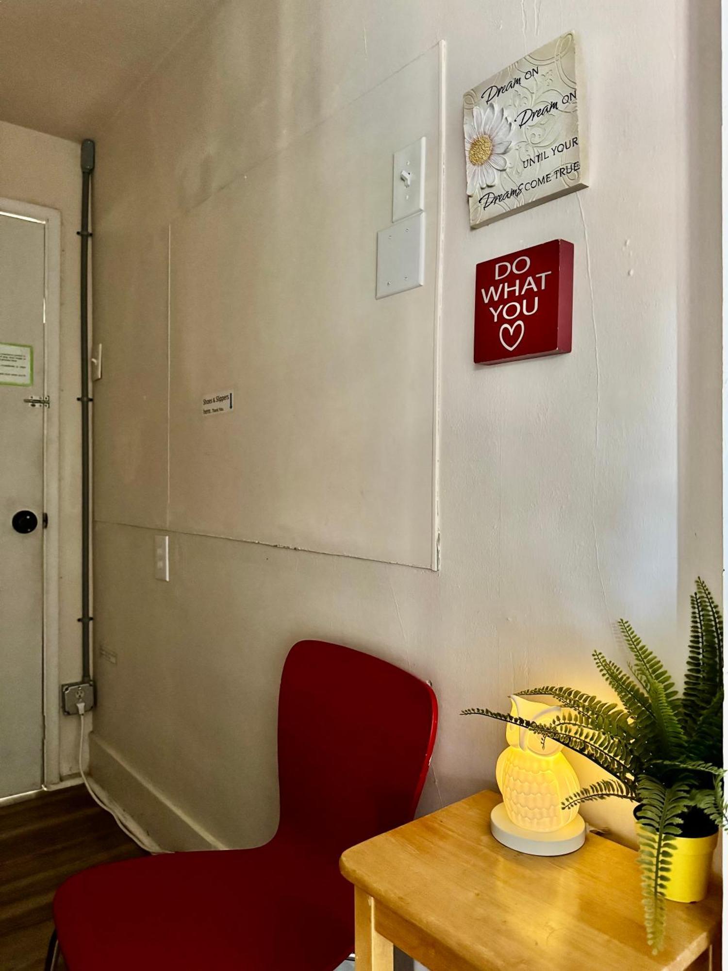 Homestay Tiny Private At The Upper Level Of A Big House With Shared Bathroom
