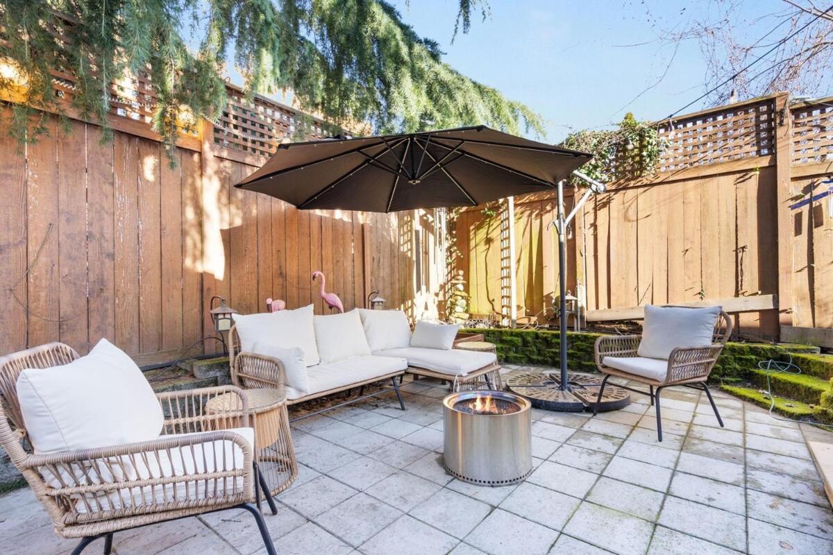 Urban Oasis With Cedar Hot Tub Holiday home