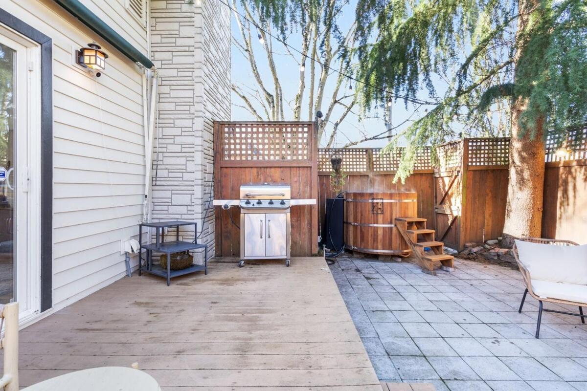 Holiday home Urban Oasis With Cedar Hot Tub