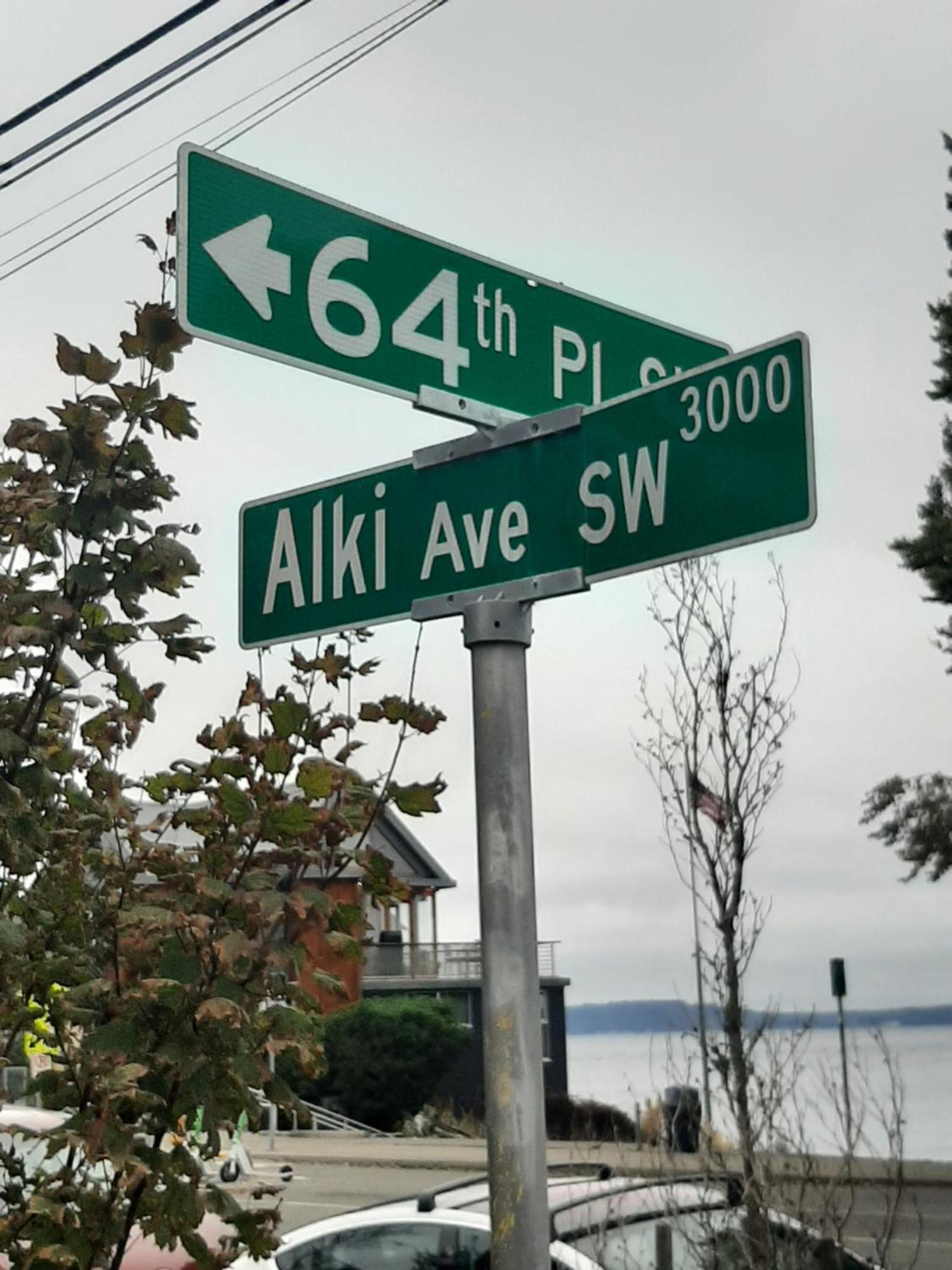 Alki Cottage, New, 2 Bedrooms, 2 Bathrooms, Near Beach, Ac, Wd, Parking *