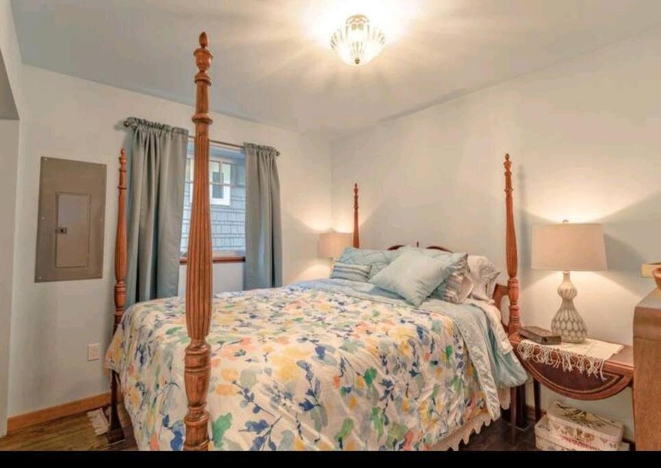 Alki Cottage, New, 2 Bedrooms, 2 Bathrooms, Near Beach, Ac, Wd, Parking Holiday home