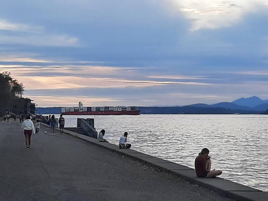 Holiday home Alki Cottage, New, 2 Bedrooms, 2 Bathrooms, Near Beach, Ac, Wd, Parking Seattle
