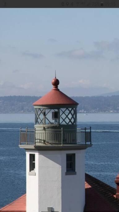 Alki Cottage, New, 2 Bedrooms, 2 Bathrooms, Near Beach, Ac, Wd, Parking