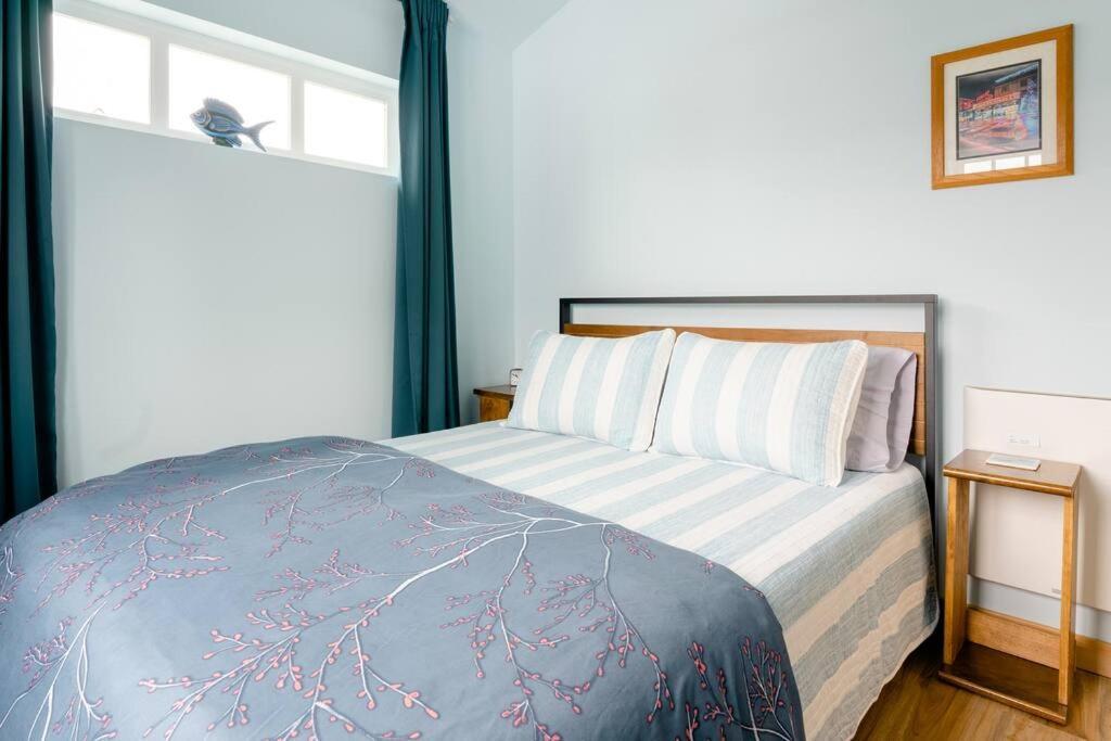 Alki Cottage, New, 2 Bedrooms, 2 Bathrooms, Near Beach, Ac, Wd, Parking Holiday home