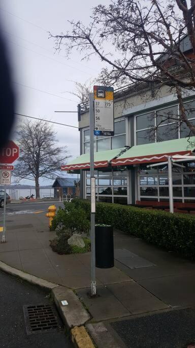 Holiday home Alki Cottage, New, 2 Bedrooms, 2 Bathrooms, Near Beach, Ac, Wd, Parking Seattle