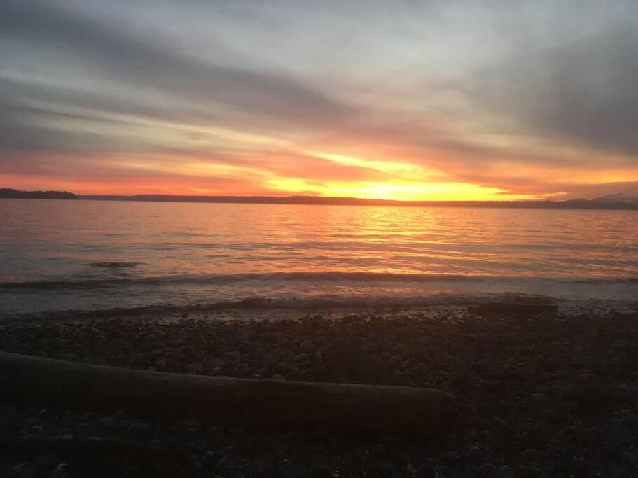 Holiday home Alki Cottage, New, 2 Bedrooms, 2 Bathrooms, Near Beach, Ac, Wd, Parking *