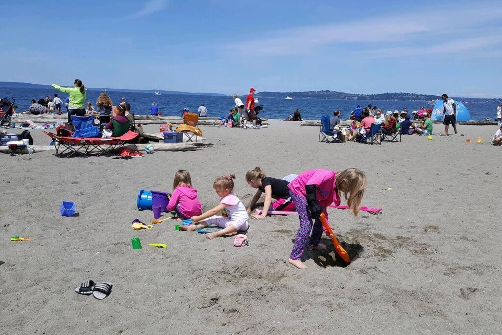 Alki Cottage, New, 2 Bedrooms, 2 Bathrooms, Near Beach, Ac, Wd, Parking