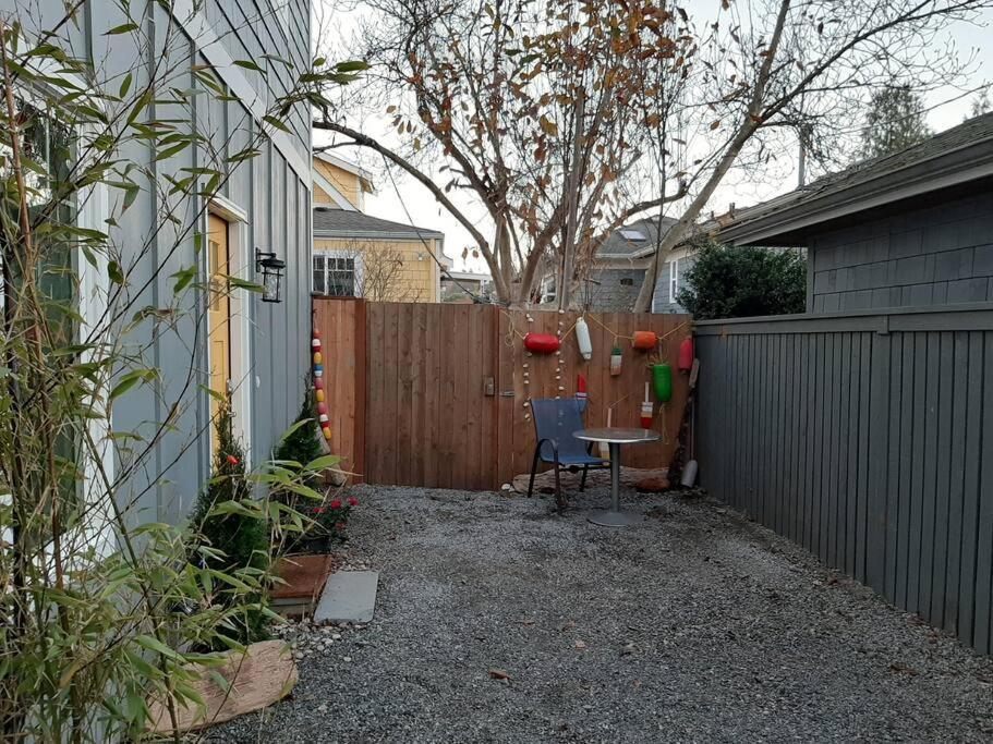 Alki Cottage, New, 2 Bedrooms, 2 Bathrooms, Near Beach, Ac, Wd, Parking * Seattle