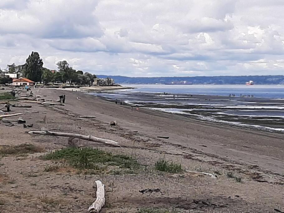 Alki Cottage, New, 2 Bedrooms, 2 Bathrooms, Near Beach, Ac, Wd, Parking Seattle