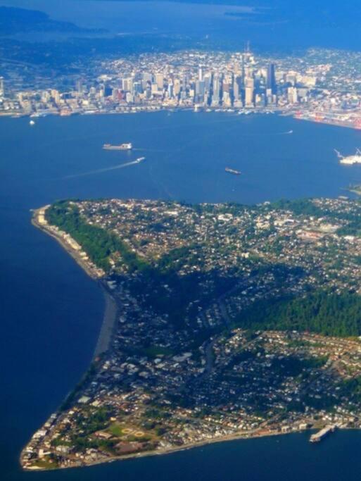 Holiday home Alki Cottage, New, 2 Bedrooms, 2 Bathrooms, Near Beach, Ac, Wd, Parking Seattle