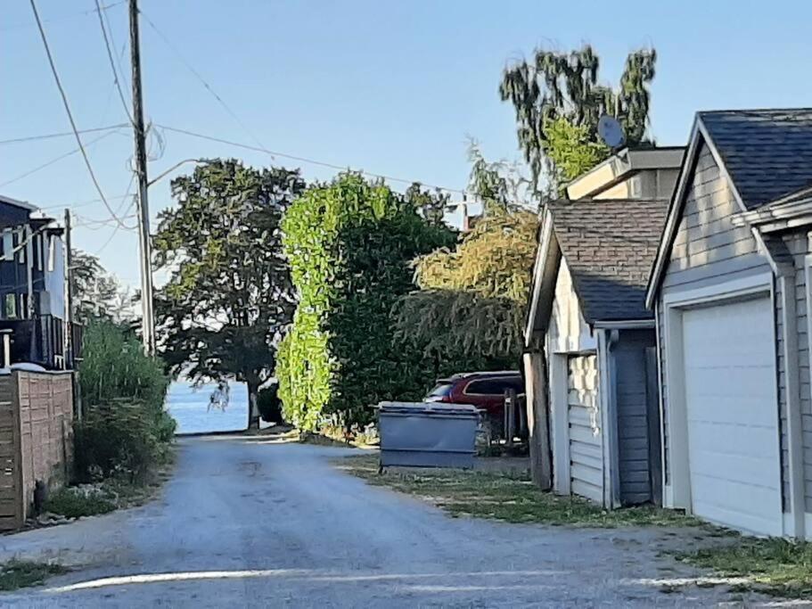 Holiday home Alki Cottage, New, 2 Bedrooms, 2 Bathrooms, Near Beach, Ac, Wd, Parking Seattle