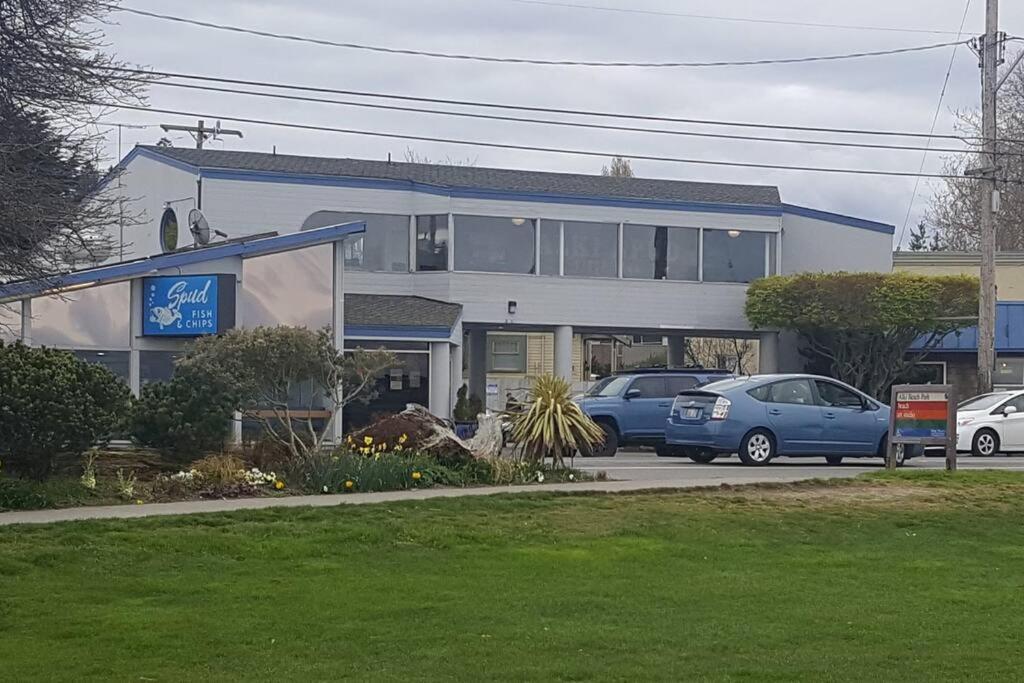 Alki Cottage, New, 2 Bedrooms, 2 Bathrooms, Near Beach, Ac, Wd, Parking Holiday home