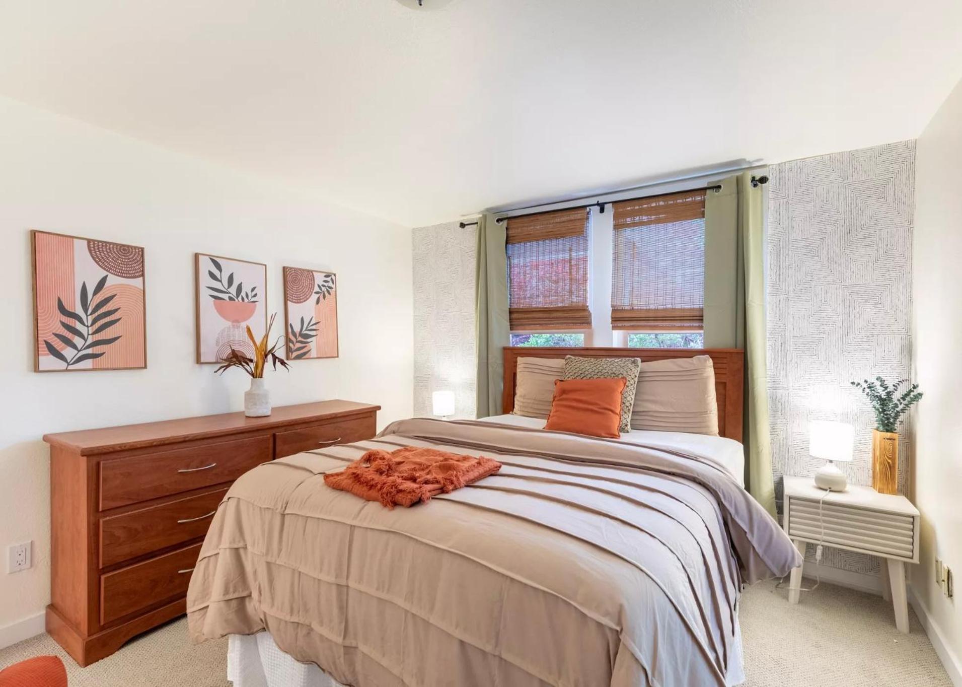 Apartment Work And Explore Seattle, Wifi, Ac, Near Light Rail