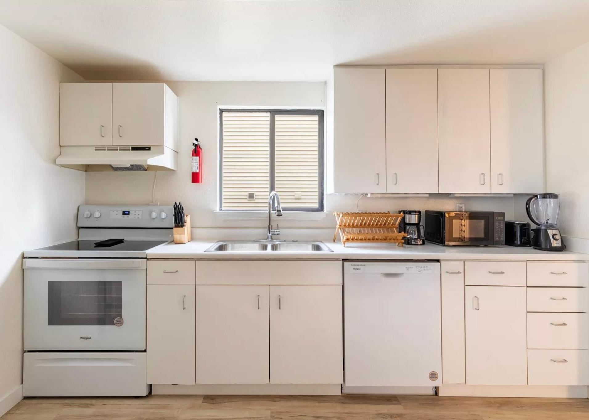 Work And Explore Seattle, Wifi, Ac, Near Light Rail * Seattle