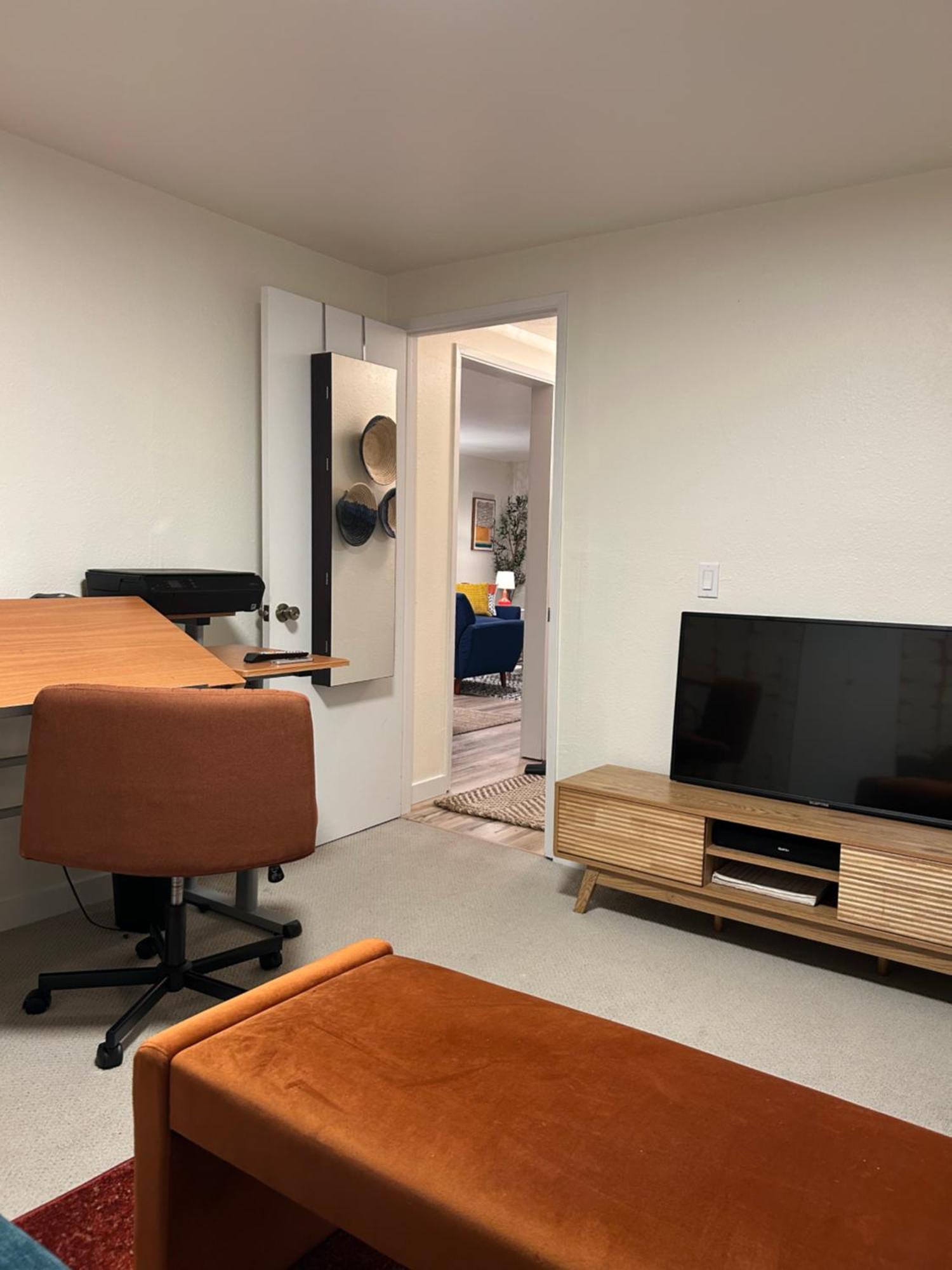 Apartment Work And Explore Seattle, Wifi, Ac, Near Light Rail Seattle