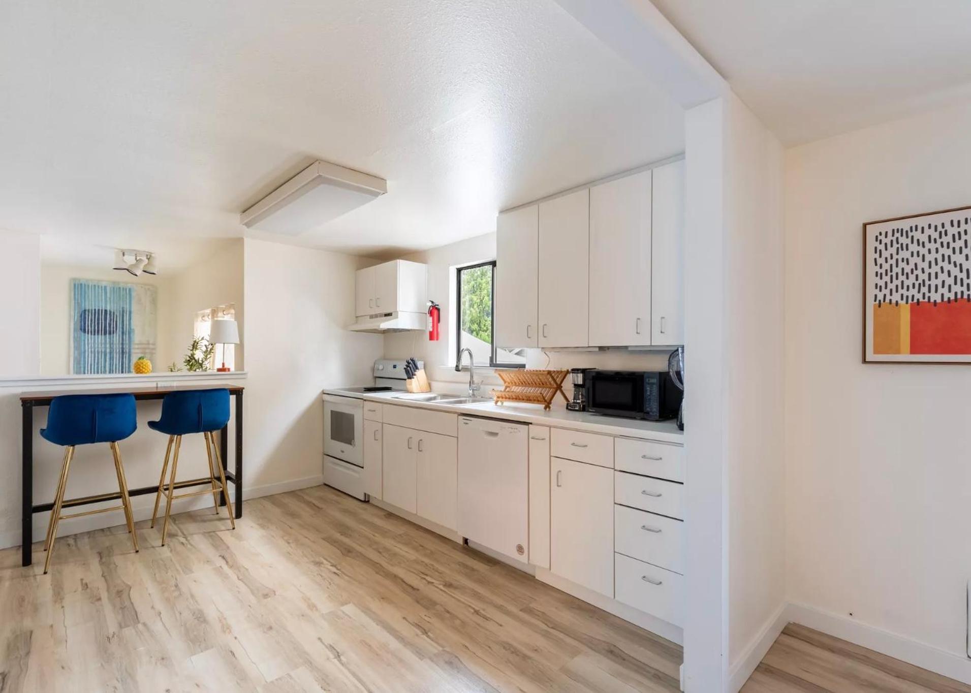 Work And Explore Seattle, Wifi, Ac, Near Light Rail * Seattle