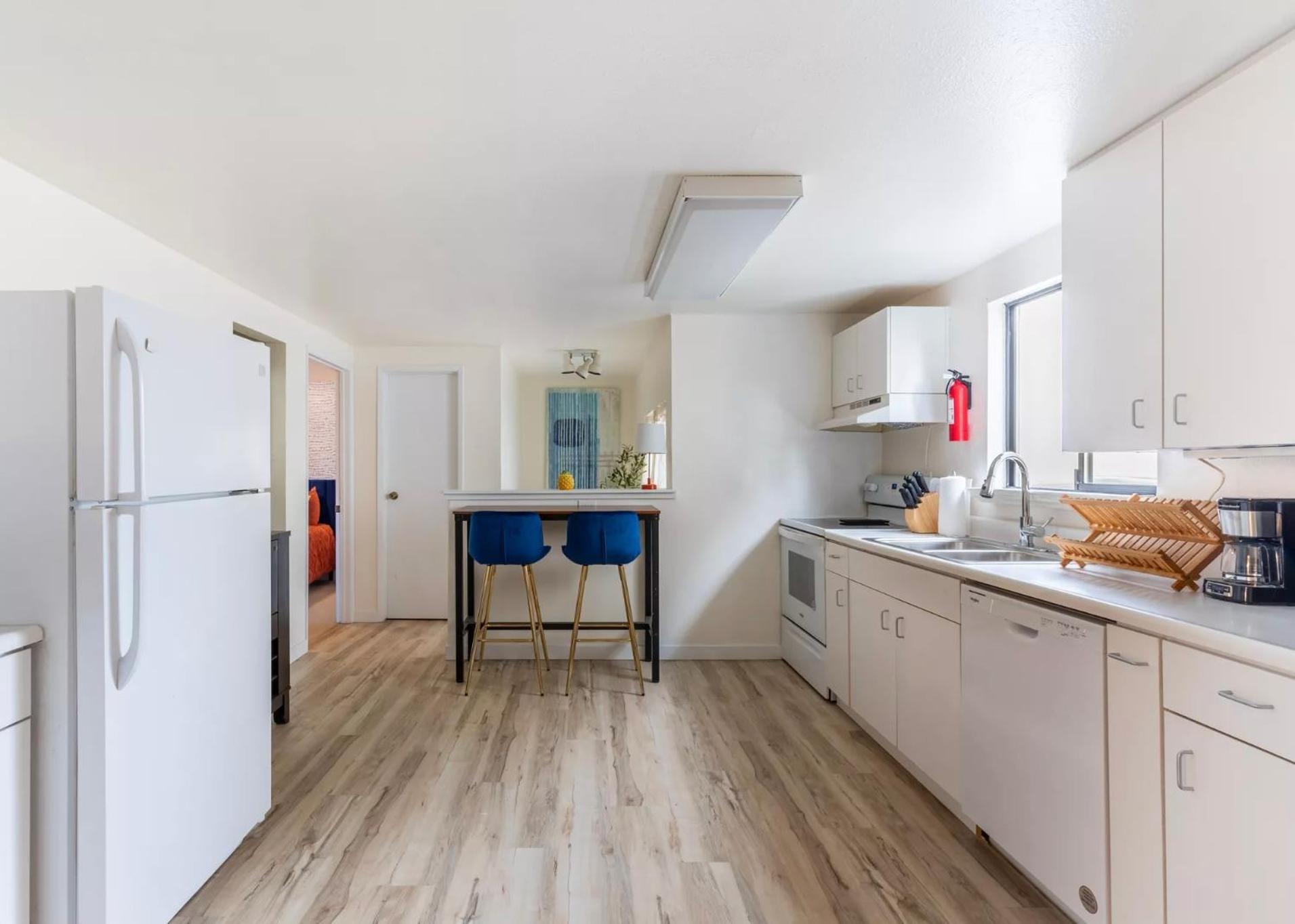 Apartment Work And Explore Seattle, Wifi, Ac, Near Light Rail *