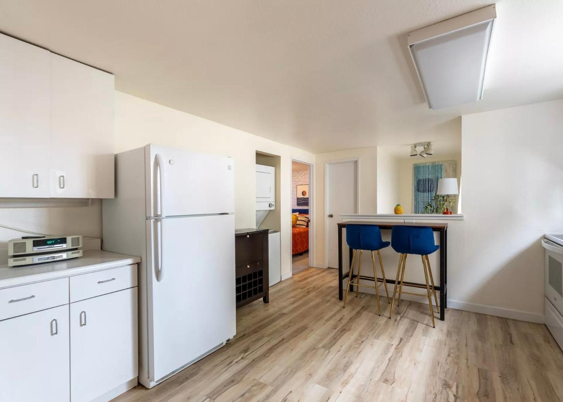 Work And Explore Seattle, Wifi, Ac, Near Light Rail Apartment Seattle